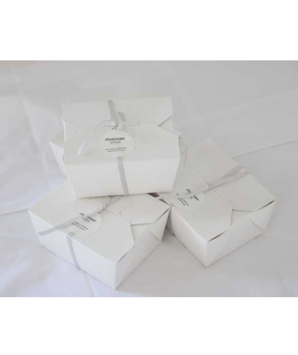 CAJA DE REGALO CON 1 FRAGANCIAS x 110cc Y 1 PACK DE PERLAS DE ARCILLA PERFUMADA